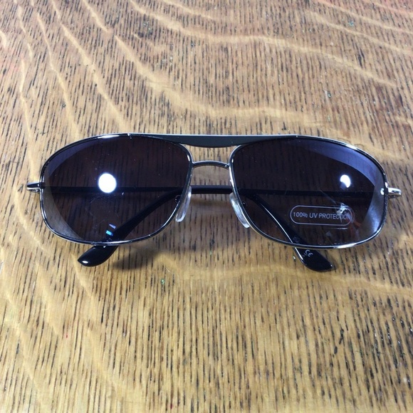 Silver Metal Frame Fashion Sunglasses - Picture 4 of 4